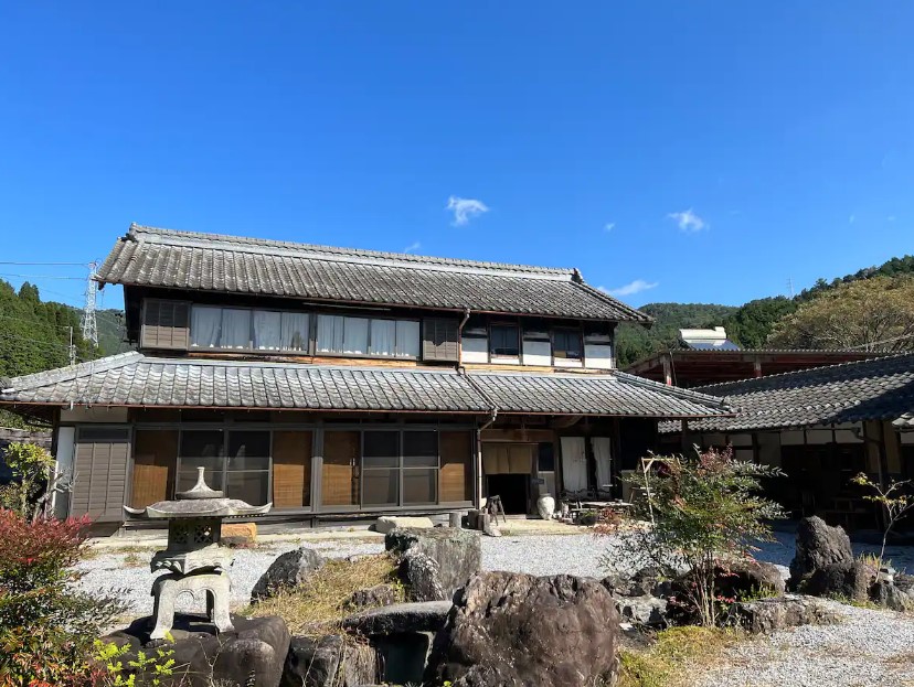 70 years old private house villa
