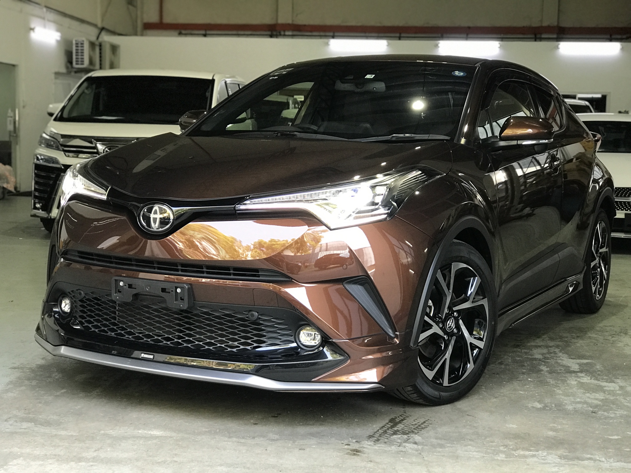 OTR PRICE PROMO SUNSET BRONZE MICA TOYOTA CH-R TURBO MODELLISTA 1.2cc 2019 (A)