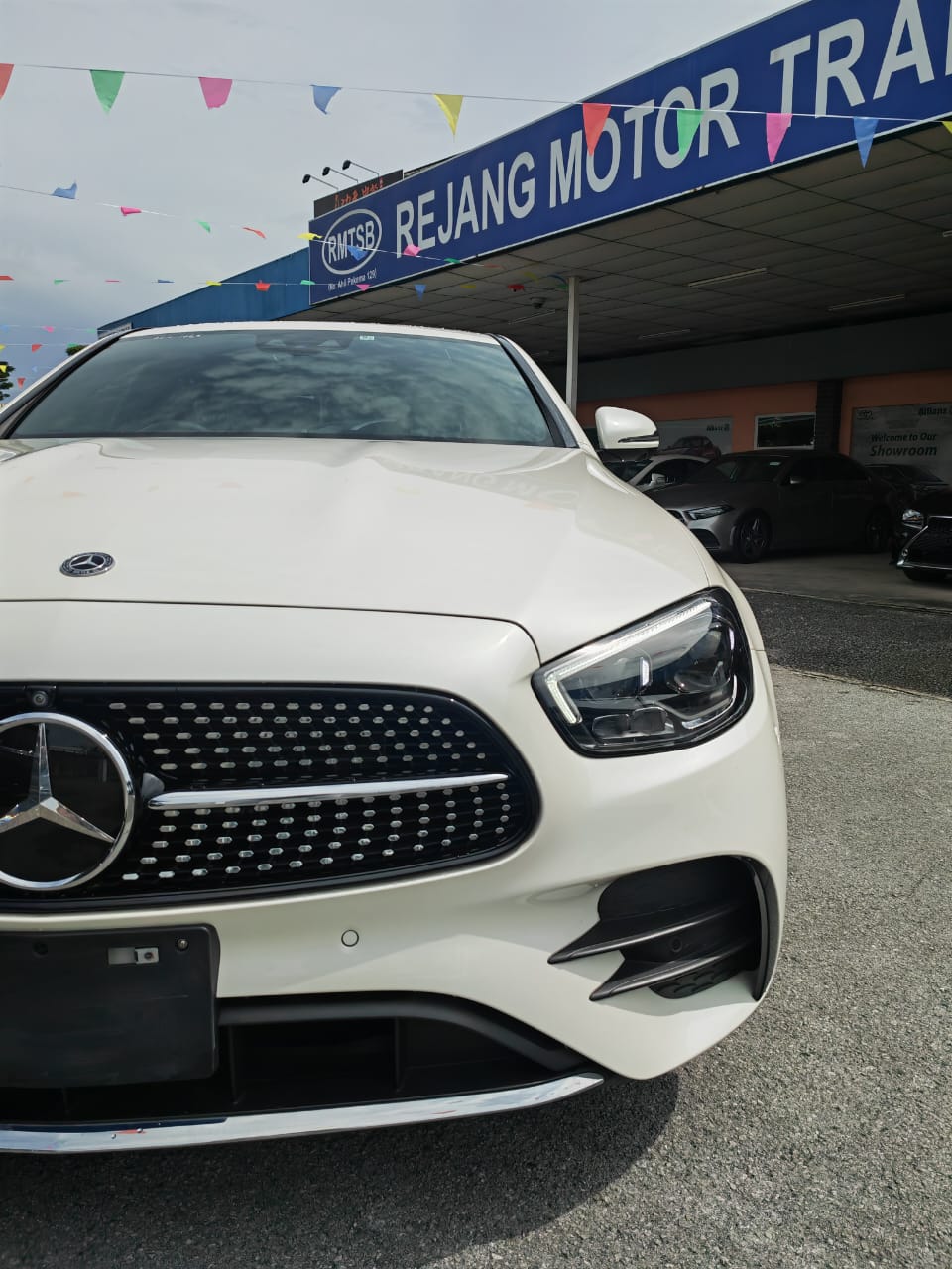 Mercedes E200 AMG Sport PKG (𝗟𝗔𝗧𝗘𝗦𝗧)