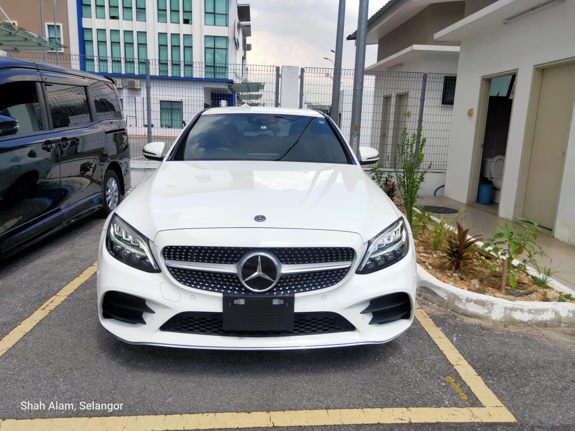 MERCEDES BENZ C180 ADVANTGARD AMG